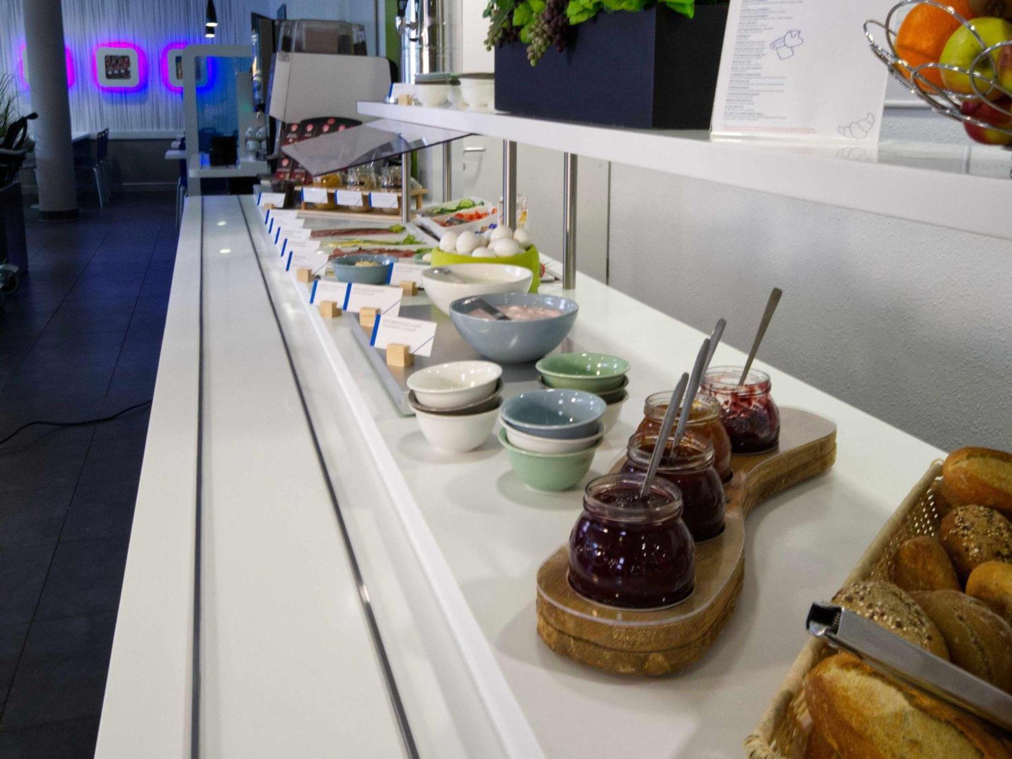 科隆展览中心宜必思快捷酒店 外观 照片